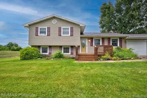 4384 E Rolston Rd, Fenton, MI 48451