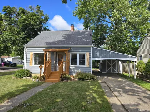 1209 Adams St, Lapeer, MI 48446