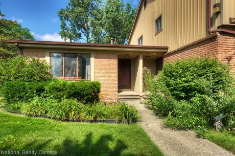 41702 Bedford Dr 24 Dr, Canton, MI 48187