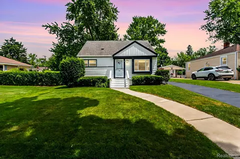 167 S Avery Rd, Waterford, MI 48328