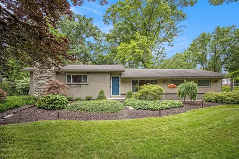 30090 Minglewood Ln, Farmington Hills, MI 48334