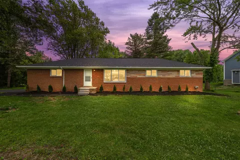 26198 Springfield Dr, Farmington Hills, MI 48334