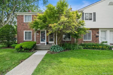 23120 Edsel Frd, Saint Clair Shores, MI 48080