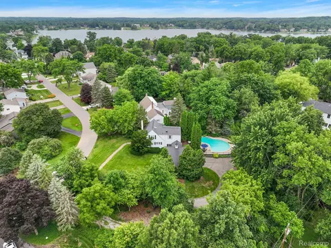 2088 Eastman Blvd, West Bloomfield, MI 48323