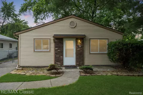7368 Cavell St, Westland, MI 48185