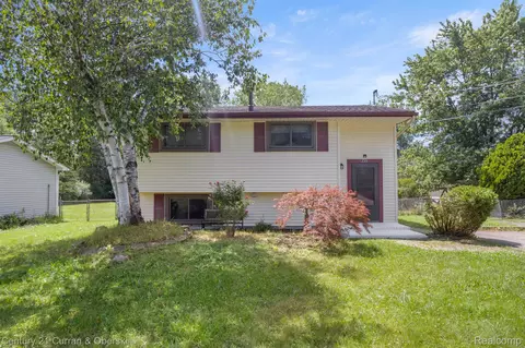735 Grace Ave, Rochester Hills, MI 48307