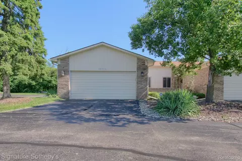 22400 W 12 Mile Rd, Southfield, MI 48034