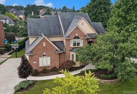 3549 Blue Heron Ln, Rochester Hills, MI 48309