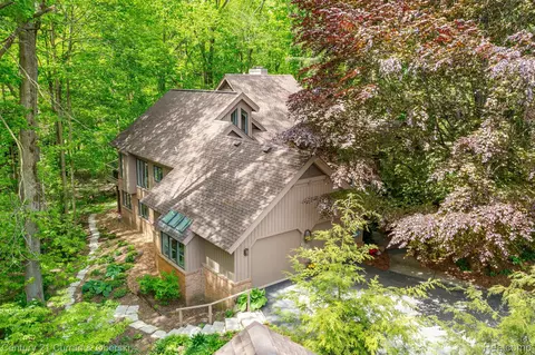 46515 Arboretum Cir, Plymouth, MI 48170
