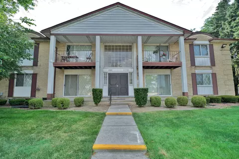 29313 Hayes Rd #38, Warren, MI 48088