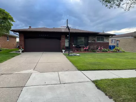 30303 Boewe Dr, Warren, MI 48092