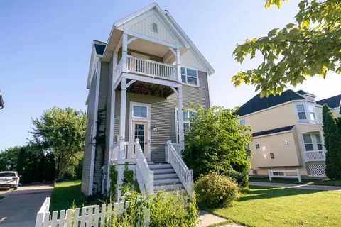 627 Cedar Square St, Holland, MI 49423