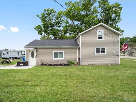 10196 Hegel Rd, Goodrich, MI 48438