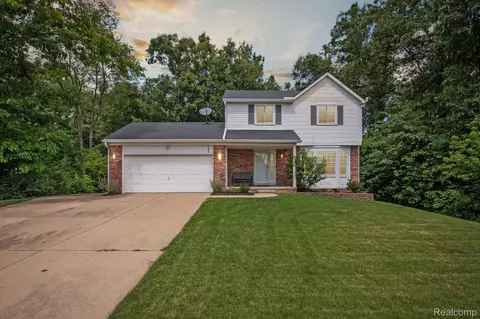 4060 Stanmoor Dr, Waterford, MI 48329