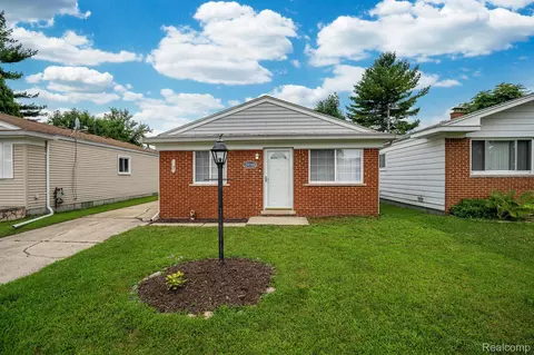 20160 Lakeworth St, Roseville, MI 48066