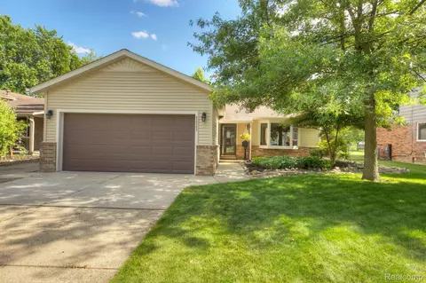 42645 Somerset Dr, Canton, MI 48187