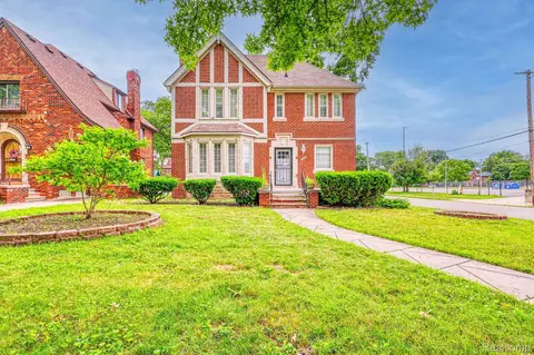 18606 Oak Dr, Detroit, MI 48221
