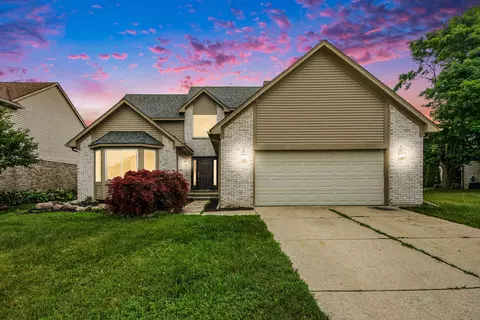 24354 Curtis Dr, Brownstown, MI 48134