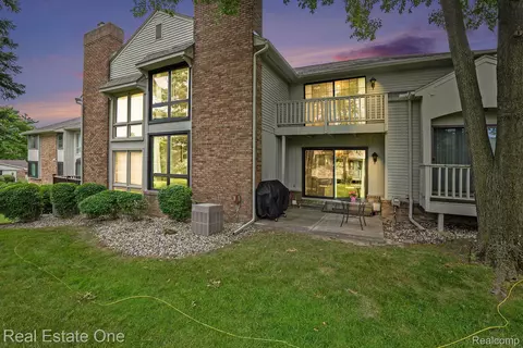 7363 W Bridge Way Rd, West Bloomfield, MI 48322