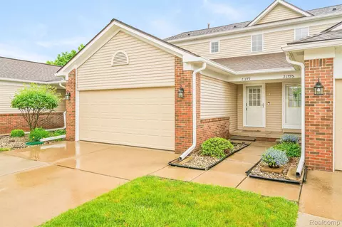 21779 Concord Dr, Brownstown, MI 48193