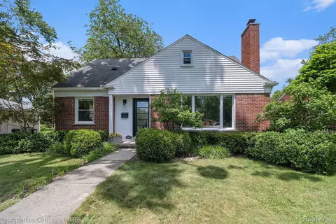17850 Beverly Rd, Beverly Hills, MI 48025