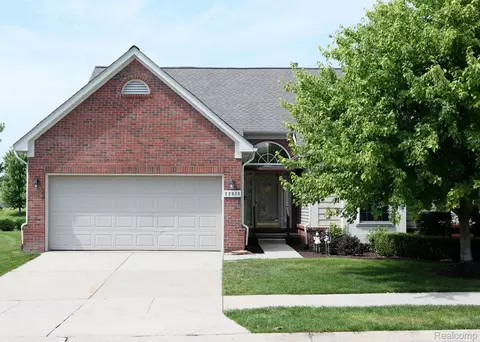 22028 Norwich Dr #21, Macomb, MI 48042