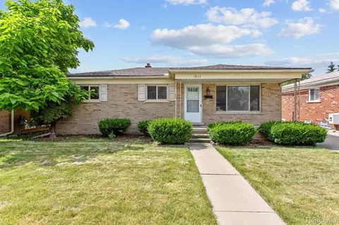 1813 Capitol Ave, Lincoln Park, MI 48146