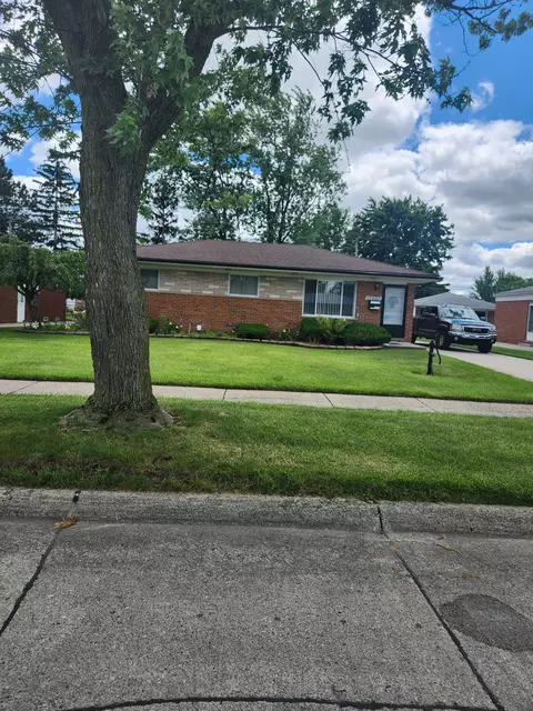 12930 Ray Dr, Warren, MI 48088