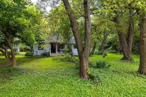 37539 Palmer Woods Blvd, Sterling Heights, MI 48312