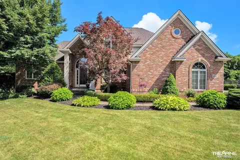 6500 Stonebrook Ln, Flushing, MI 48433