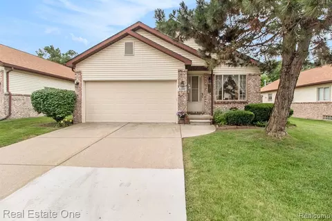 6202 E Morgan Cir, Westland, MI 48185