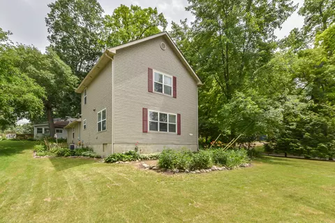 7860 Lakeshore Rd, Northfield, MI 48189