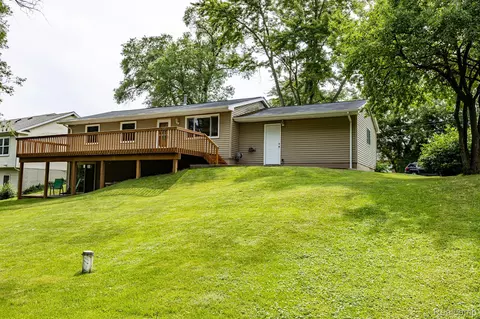 3585 Saint Marys St, Auburn Hills, MI 48326