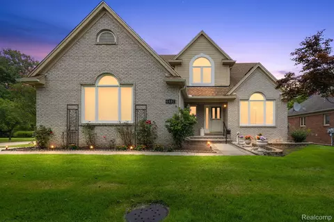 6487 Berkshire Dr, Washington, MI 48094