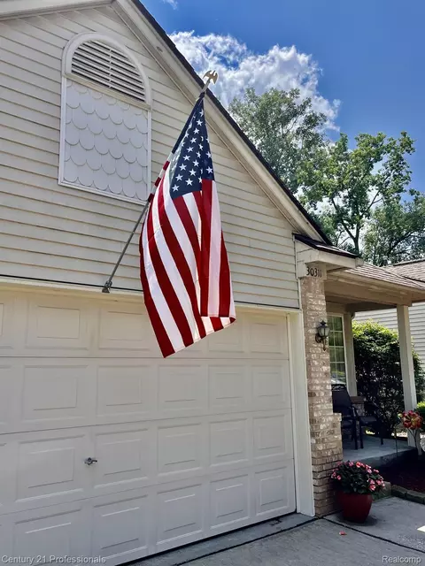 30311 Vassar St, Livonia, MI 48152