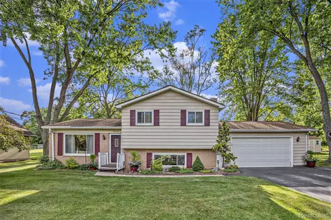 2930 Devondale Rd, Rochester Hills, MI 48309