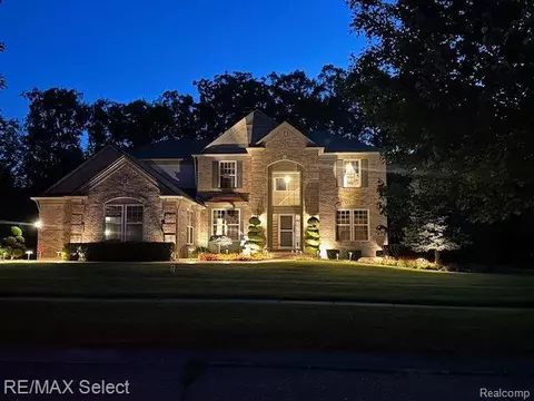 6254 Knob Bend Dr, Grand Blanc, MI 48439