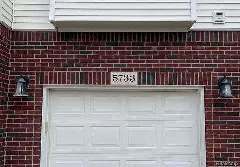 5733 Twin Oaks Dr, Sterling Heights, MI 48314