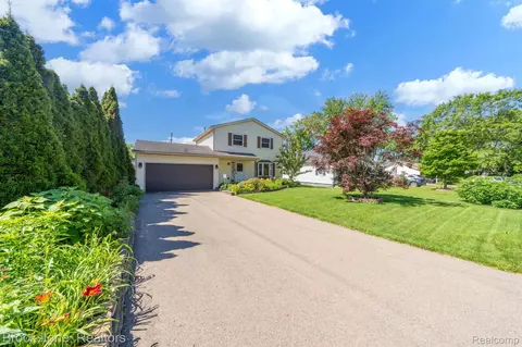4005 Quillen Ave, Waterford, MI 48329