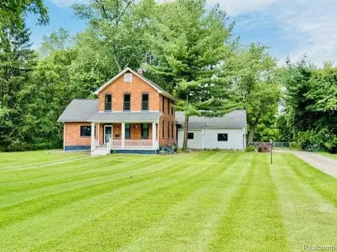 739 N 9th St, St. Clair, MI 48079
