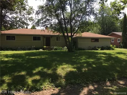 31643 Bella Vista Dr, Farmington Hills, MI 48334