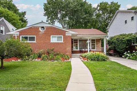 10744 Borgman Ave, Huntington Woods, MI 48070