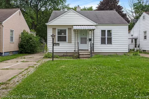18944 Woodland St, Harper Woods, MI 48225