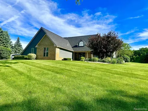 12451 White Tail, Springfield, MI 48350