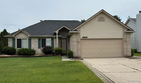 52830 Cross Creek Dr, Chesterfield, MI 48047