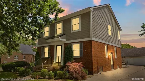 2280 Oakshire Ave, Berkley, MI 48072