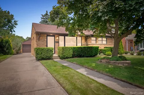 1525 Genesee Dr, Royal Oak, MI 48073