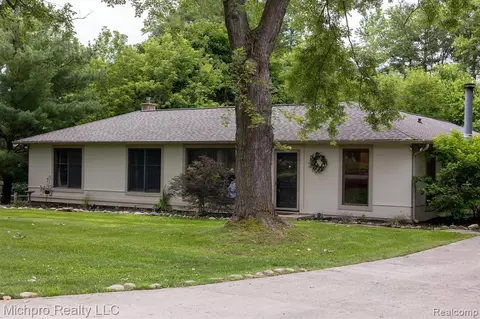 900 E Gunn Rd, Rochester, MI 48306