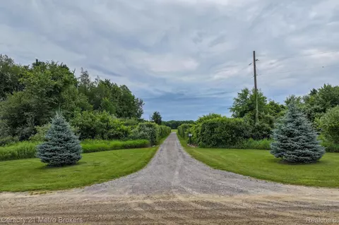 1585 S Phillips Rd, Deford, MI 48729