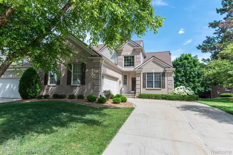 1941 Dunham Dr, Rochester, MI 48306